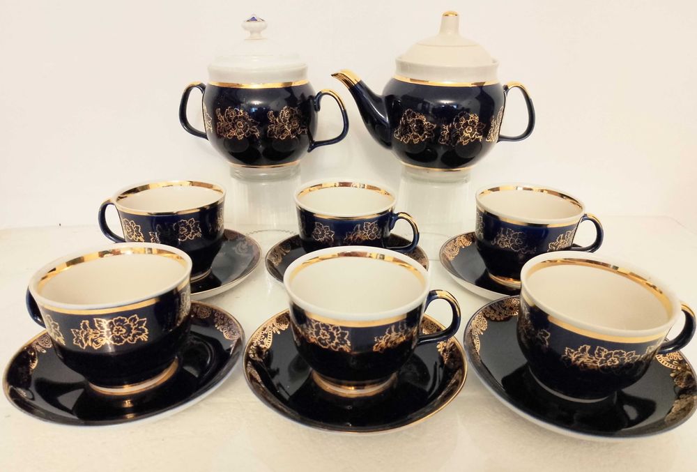 Порцеланов руски сервиз за чай.Отличен подарък.