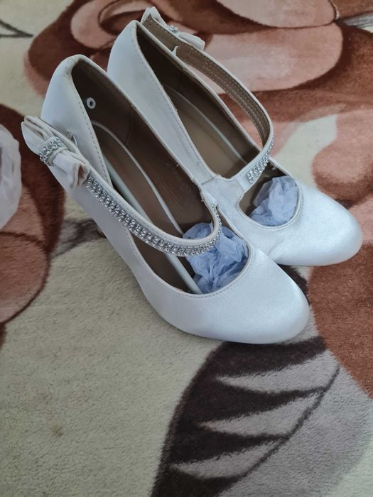 Rochie mireasa pantofi