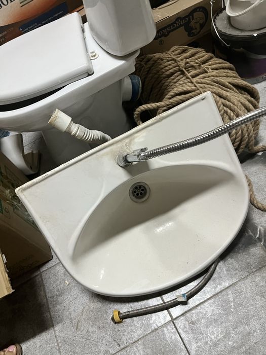 Унитаз и раковина