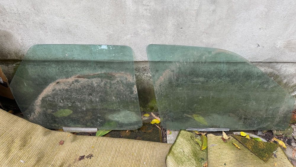 Geamuri laterale dreapta usa fata si usa spate pt FORD ESCORT 1997