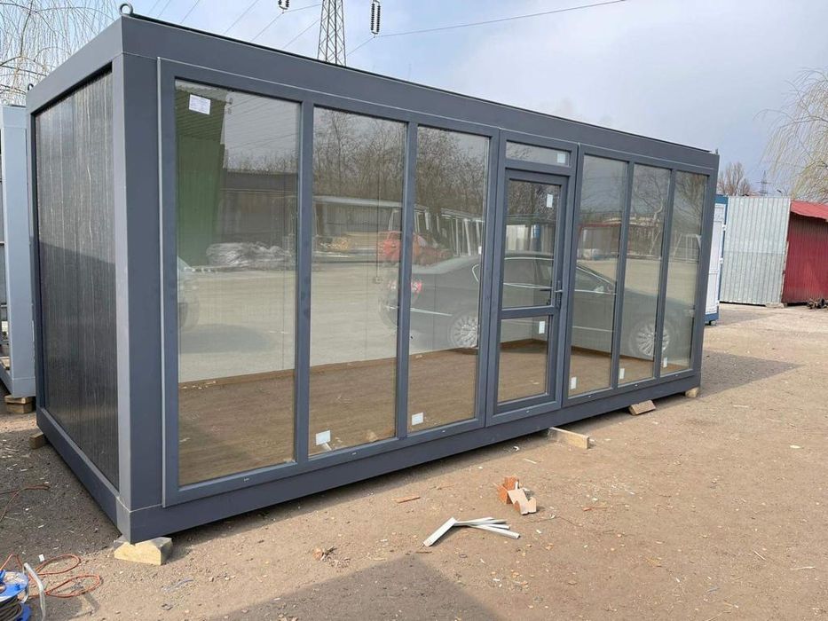 Vând container cu vitrina