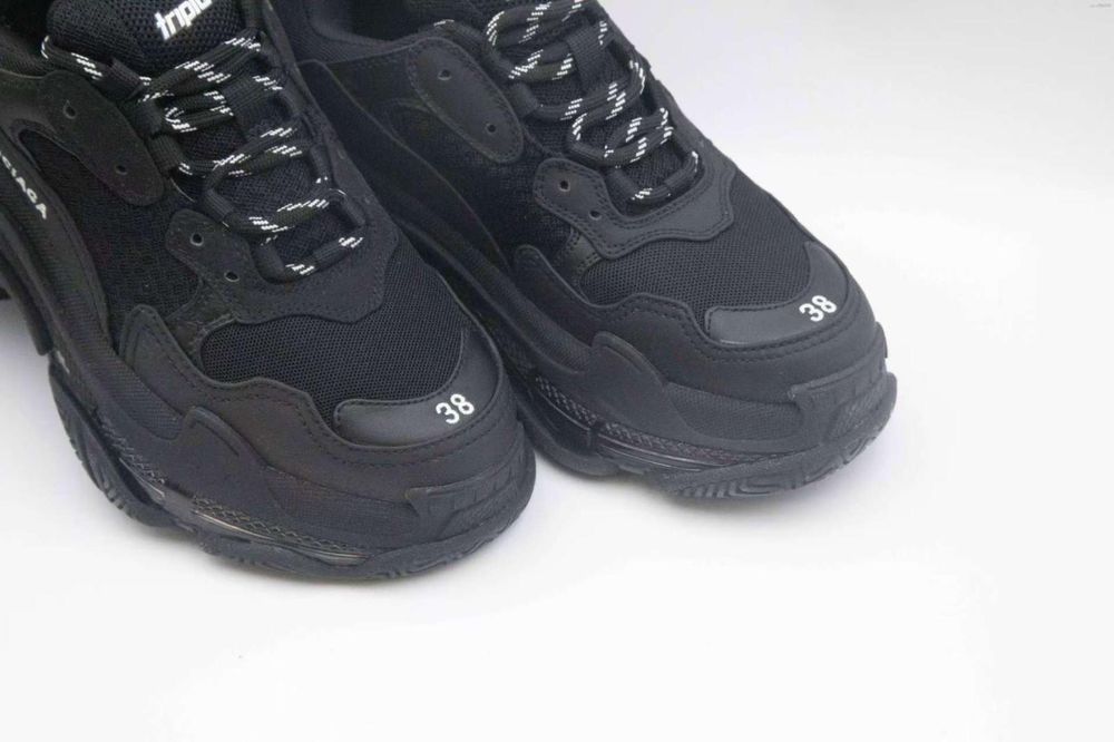 Reducere!! Balenciaga triple S AIR. marimea 38