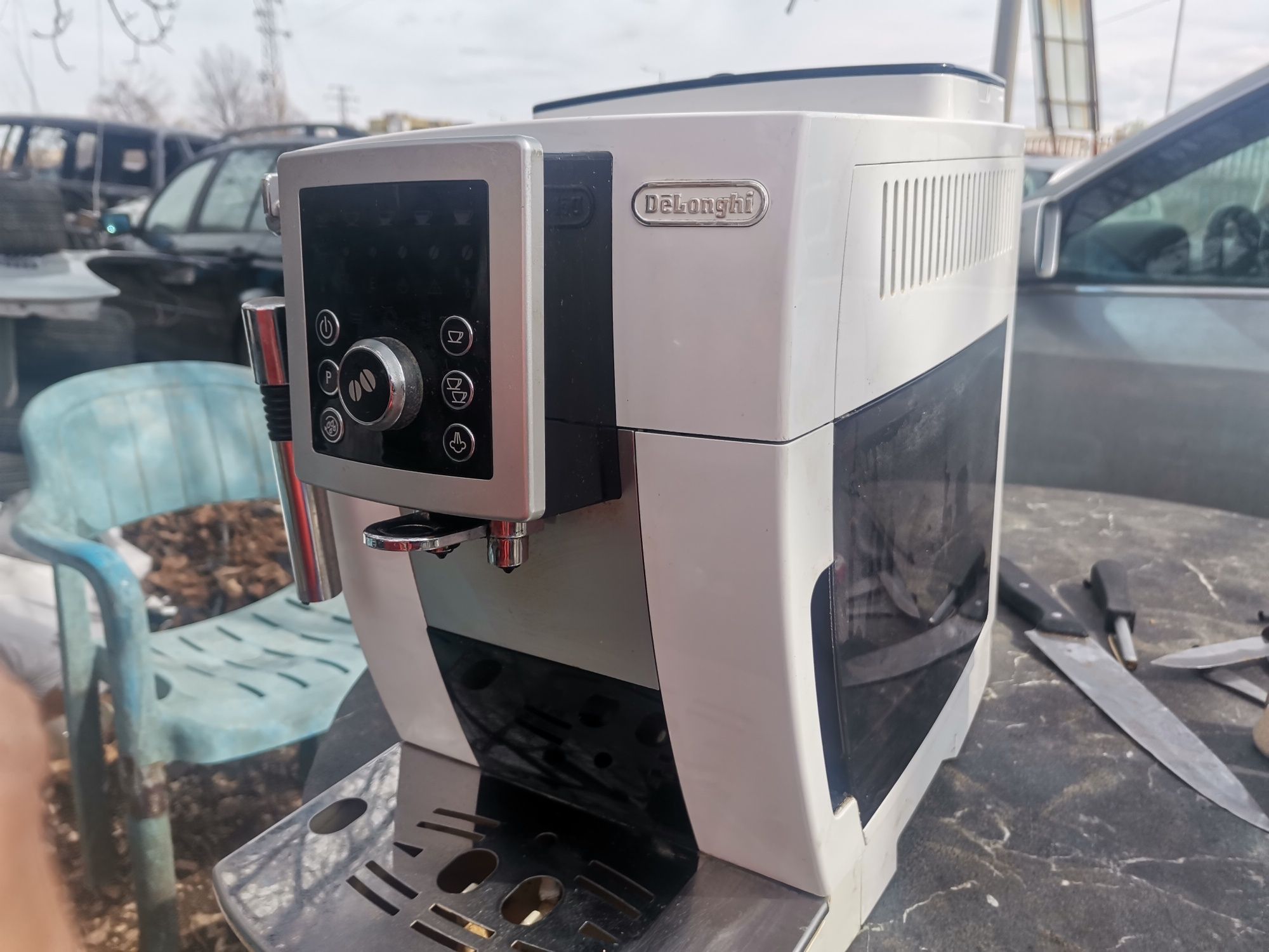 Кафеавтомат, кафемашина DeLonghi  esam 23.210 бяла