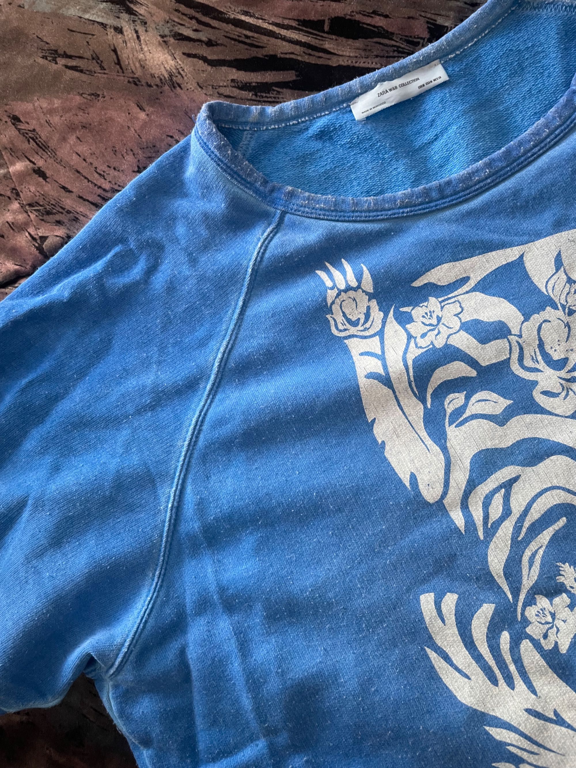 Vand tricou Zara,L,nou,albastru cu imprimeu,efect prespalat