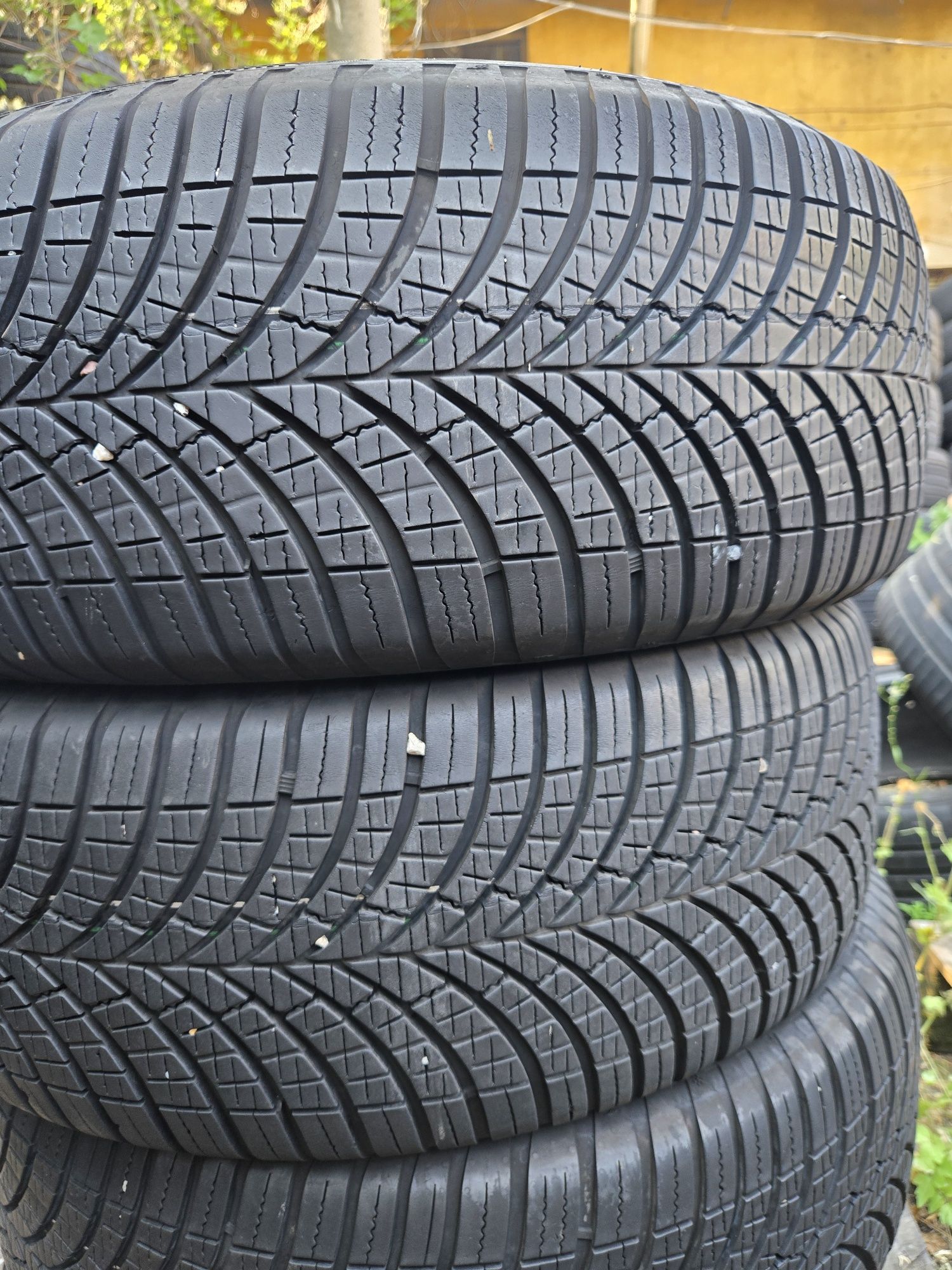 4бр. 225 55 18 Goodyear всесезонни.