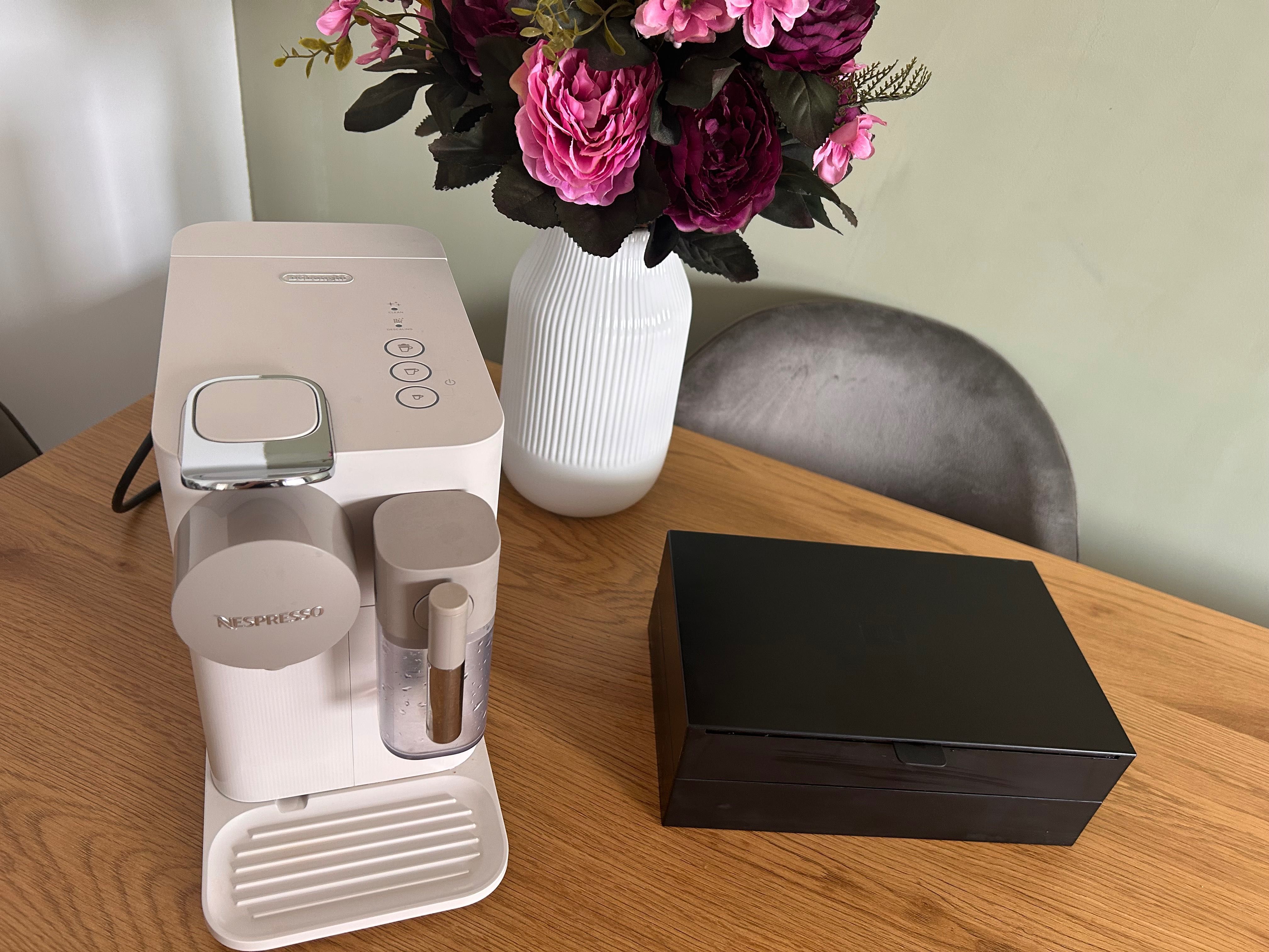 Espressor Nespresso, Lattissima One