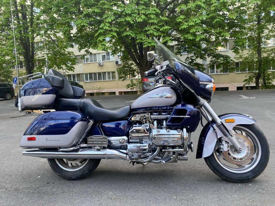 Honda Valkyrie Interstate 2000 goldwing vtx road king vulcan pan euro