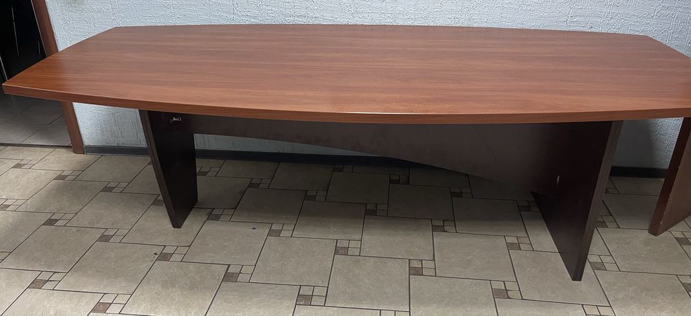 Продается стол .