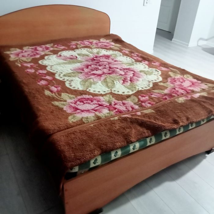 Кровать спальная