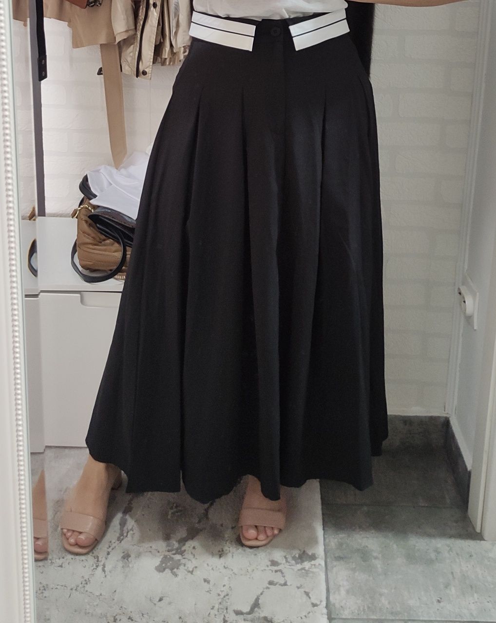 Fusta lunga neagra