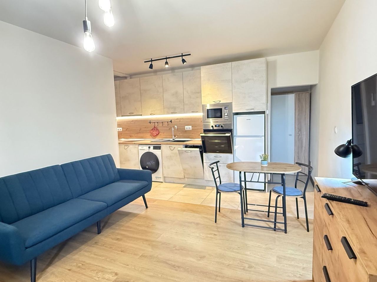 Дава се под наем Едностаен апартамент в София, Младост 4 - 35 кв.м за 459 € - Снимка #1