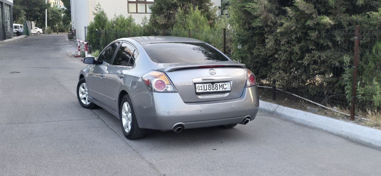 Nissan Altima srochna