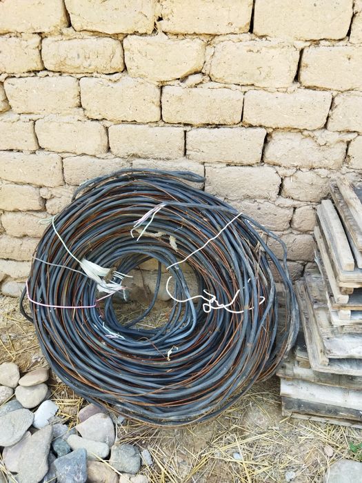 Шлакоблок аппарати сотилади.