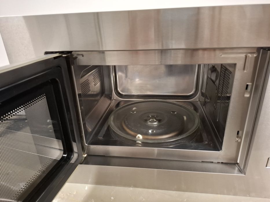 Cuptor microunde grundig incorporabil