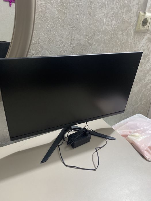 Монитор почти в новом состояний