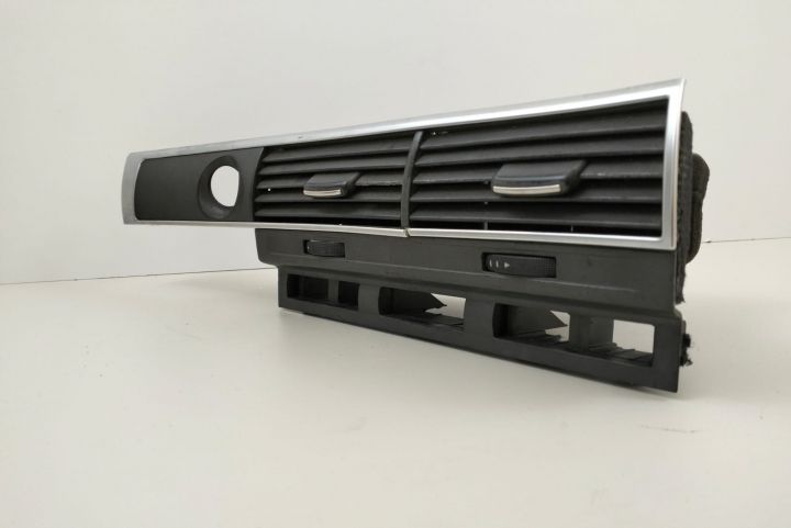 Grila centrala ventilație 4F1820951 Audi A6 4F/C6