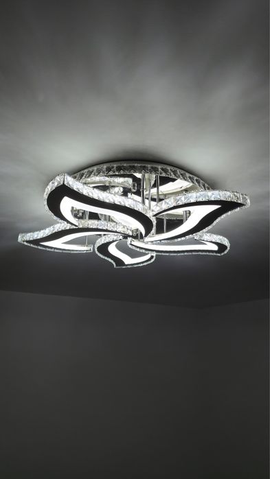 Lustră LED cu cristale telecomandă si control al intensității + Culori