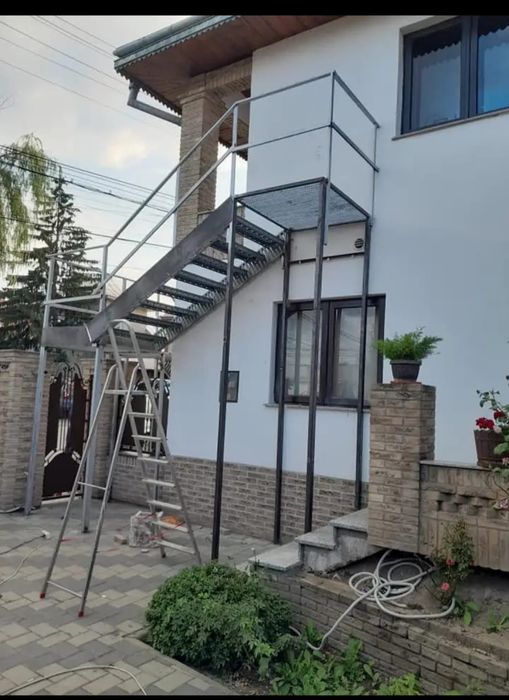 Confectionam scarii metalice zincate exterioare și pentru incendii , p