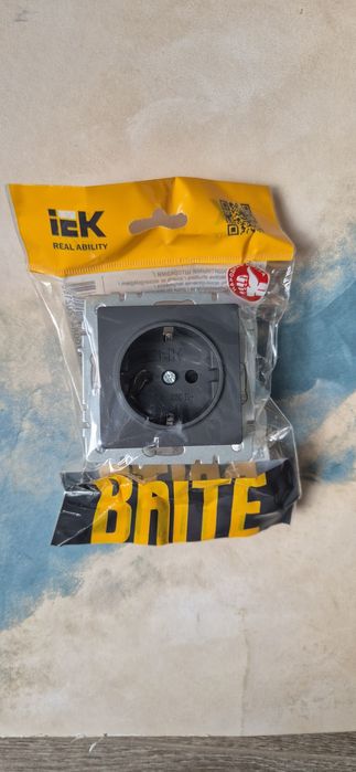 Розетки IEK и рамки IEK для розеток выключателей цвет графит новые