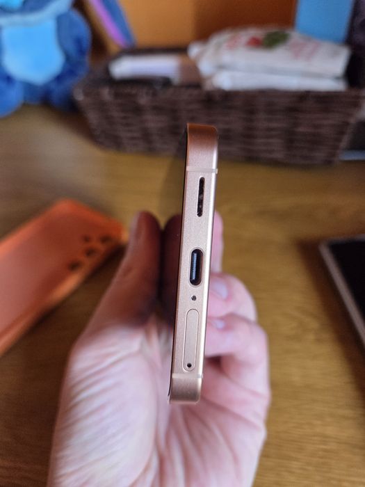 Samsung Galaxy S24 culoare deosebita impecabil