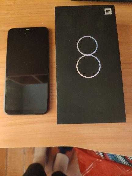 Xiaomi Mi 8 черного цвета