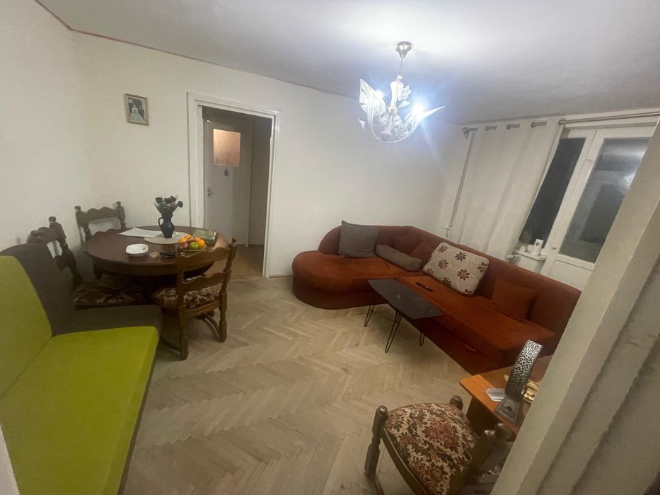 Inchiriez Apartament trei camere