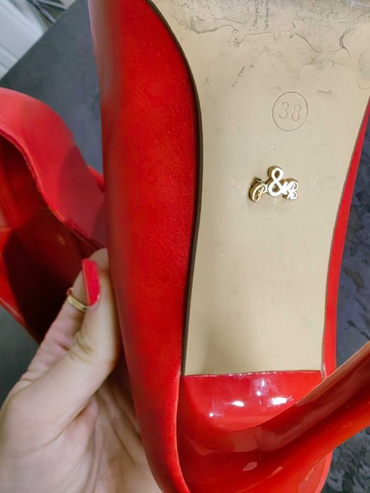 Дамски обувки на висок ток