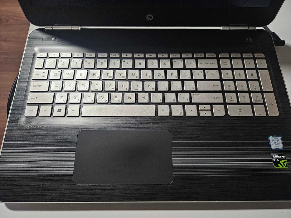 лаптоп HP Pavilion 15 - i7-6700HQ 32GB RAM 500GB NVMe SSD