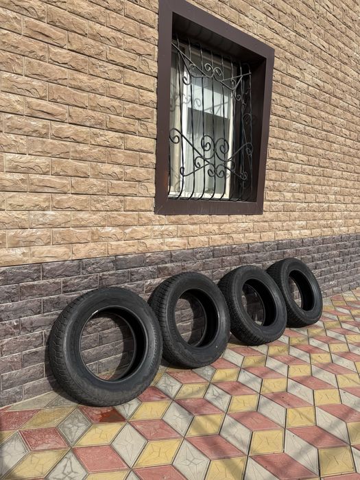Продам зимние шины Bridgestone