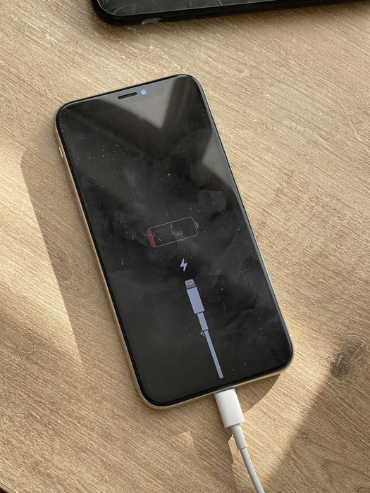 Айфон X на 64 гб в подарок чехол