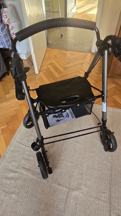 Ролатор за възрастни хора