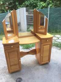 Дървена тоалетка с огледало