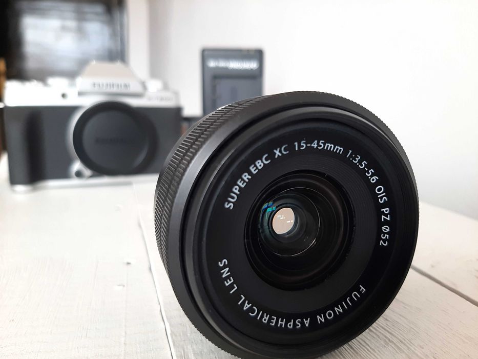 FUJIFILM X-T200 с обектив 15-45 mm