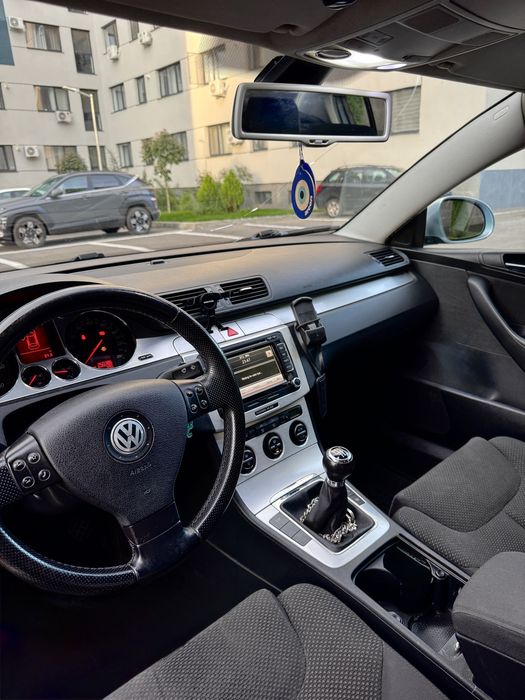 VW Passat -2.0TDi- Navi, Pilot, Senzori Parcare-Ploaie-Lumina, etc.