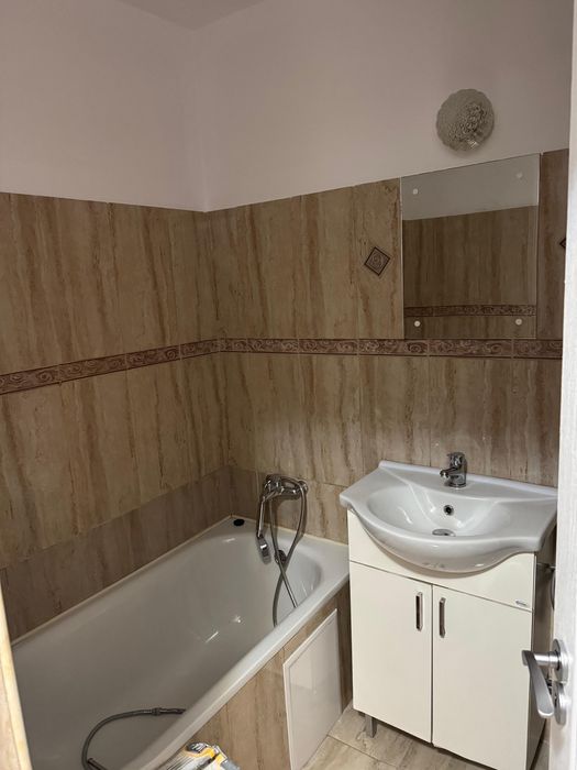 Inchiriez garsoniera