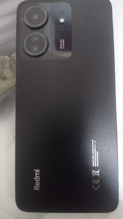 Продам смартфон ксиоми редми 13 с в хорошем состоянии с коробкой