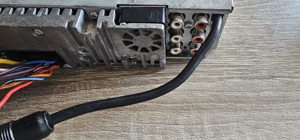 Продавам Alpine CDA - 137BTi