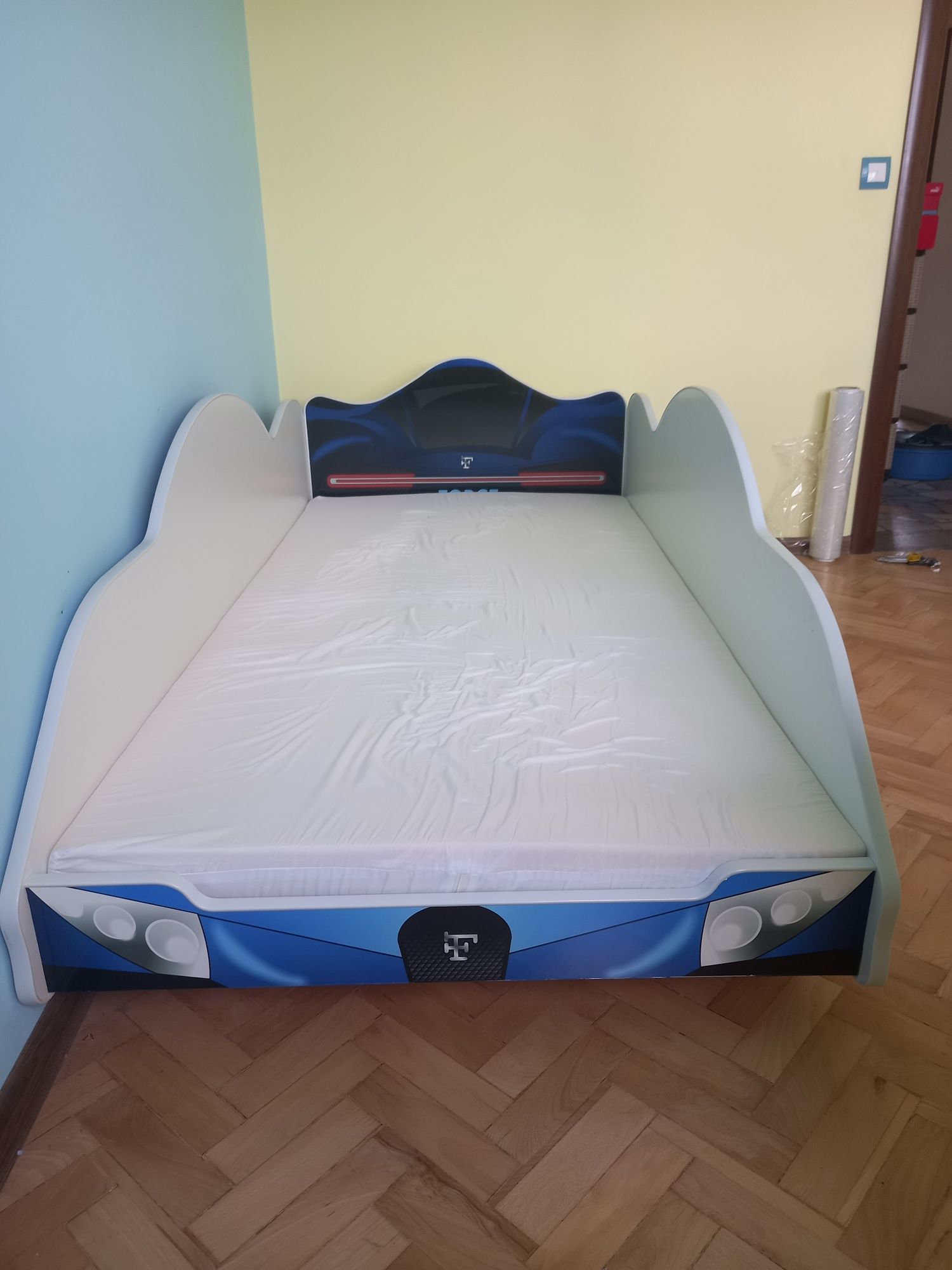 Ново детско легло спортна кола