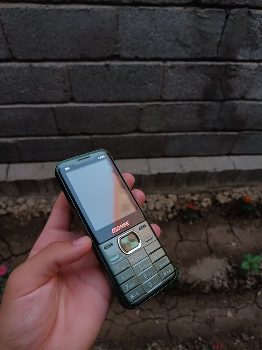 Nokia telefon sotiladi 300 min