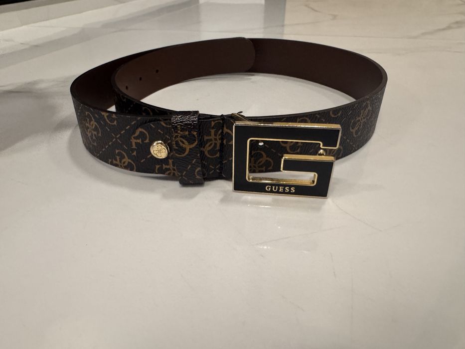 Дамски колан Guess