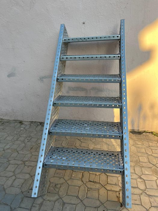 Scări metalice zincate