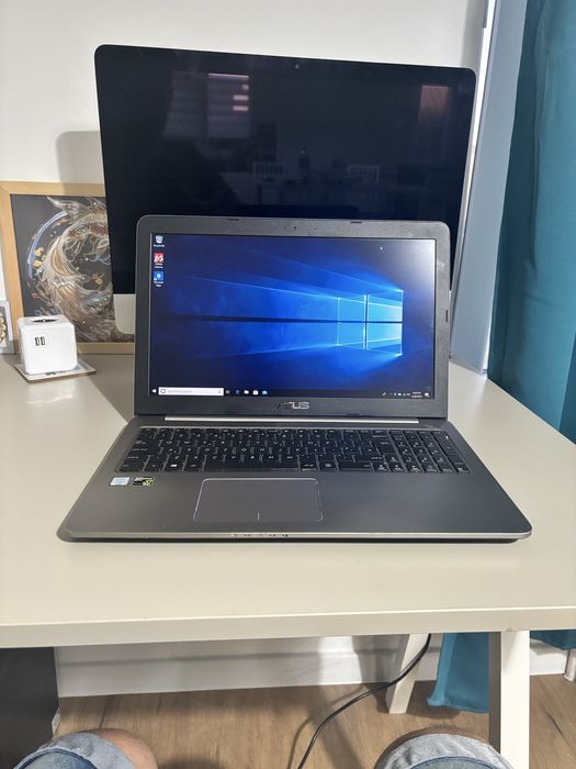 Asus Gaming• procesor i7• 16gb ram• Nvidia GTX• Display 4K