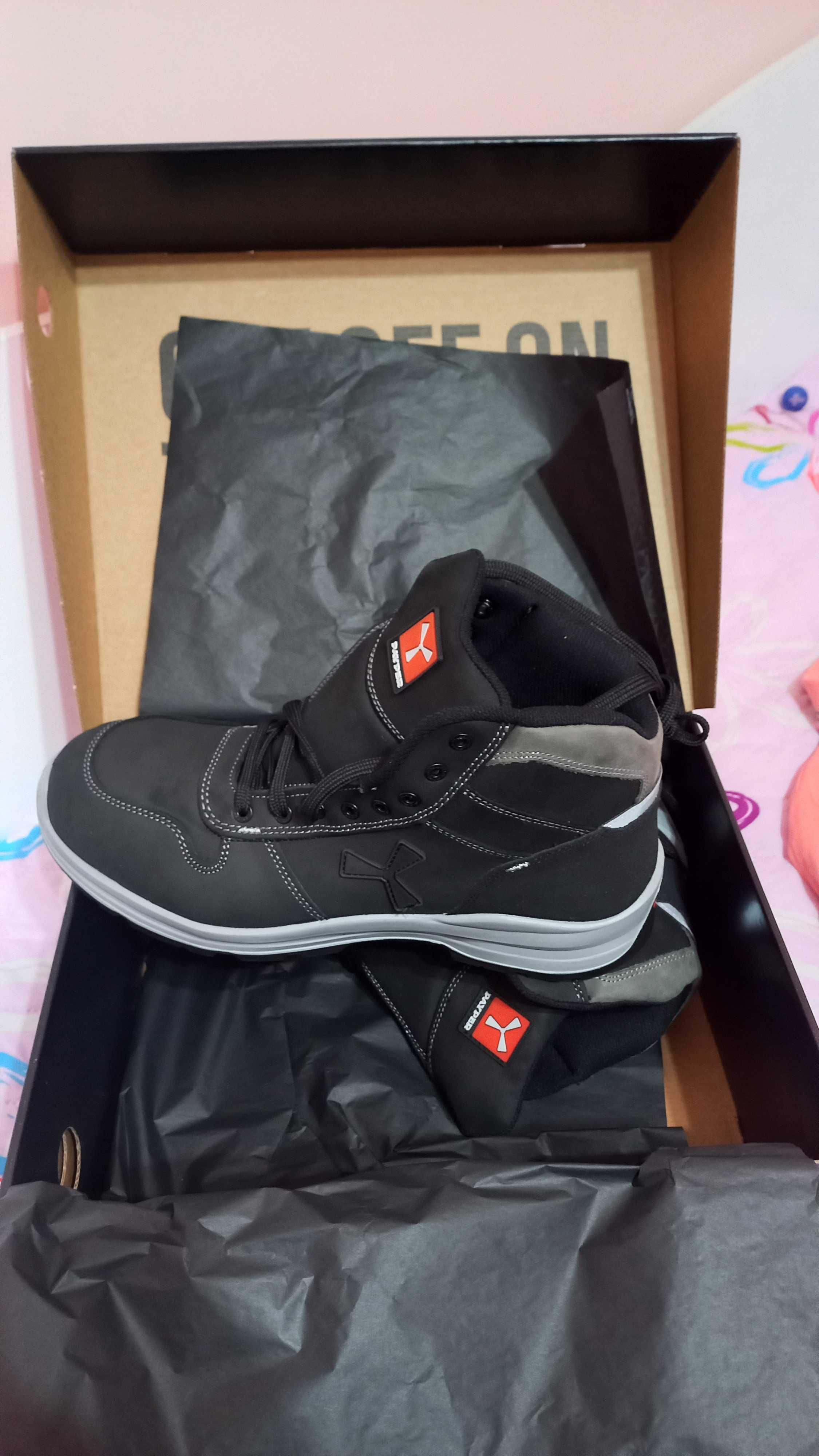 Продавам работни обувки Payper get force MID S3 SRC BLACK - 45 номер.