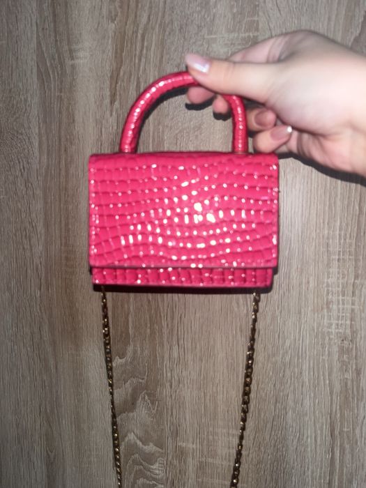 Колекция от дамски чанти и раници