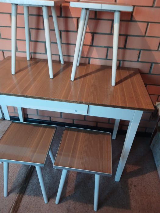 Продам стол со стульями