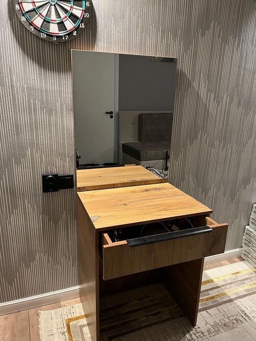 Продам визажный столик