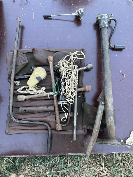 Продавам много части за ВОЛГА ГАЗ 24