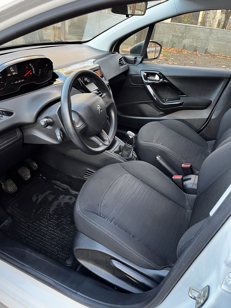 Peugeot 208 1.0I