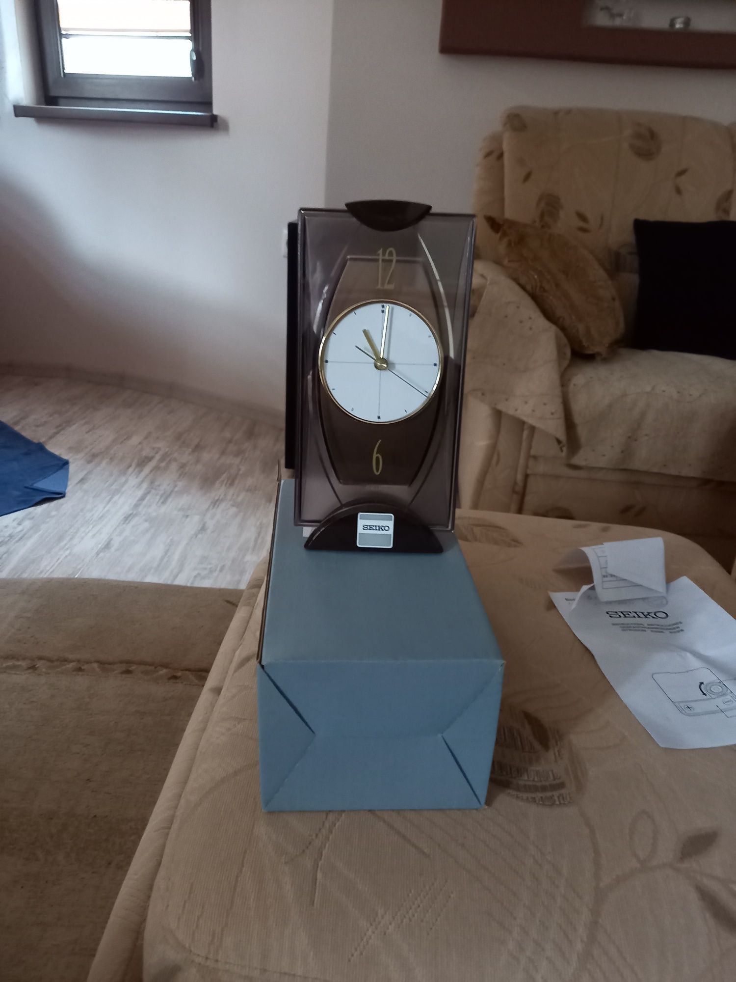Часовник SEIKO настолен чисто новн