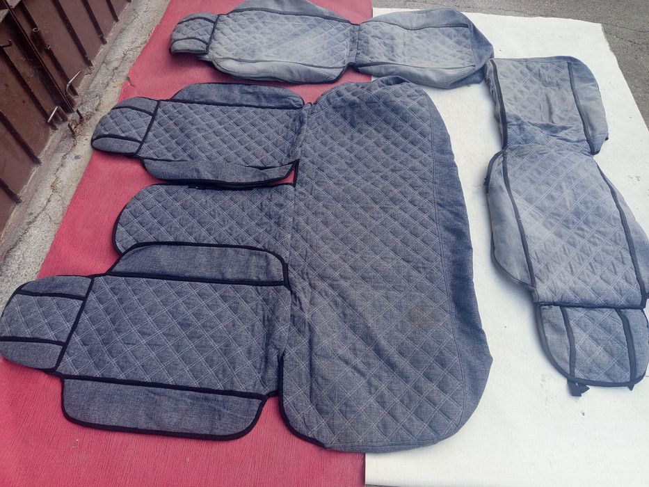 Для машины комплект чехлов .